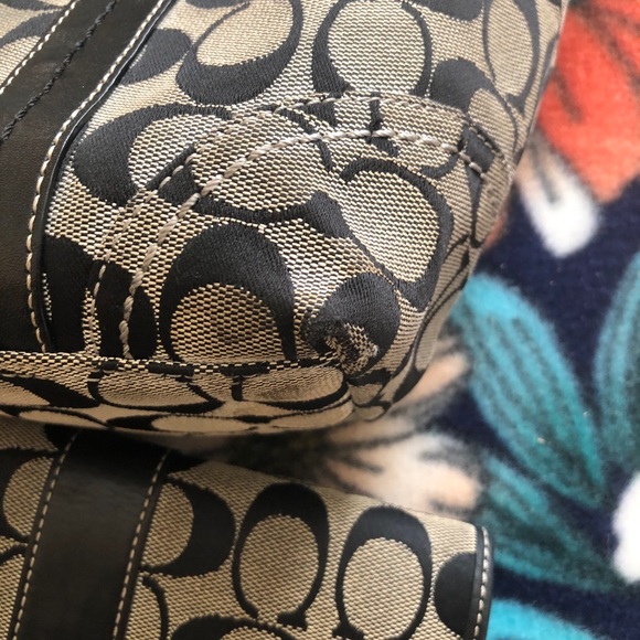 ***SOLD***Coach Signature Lunch Tote and Wallet - Picture 4 of 16